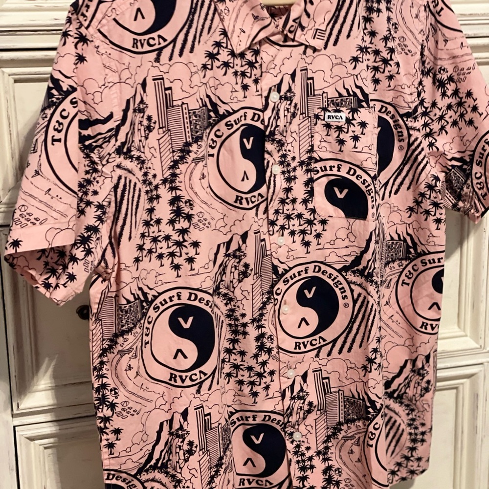 Mens short sleeve Town & Country shirt.